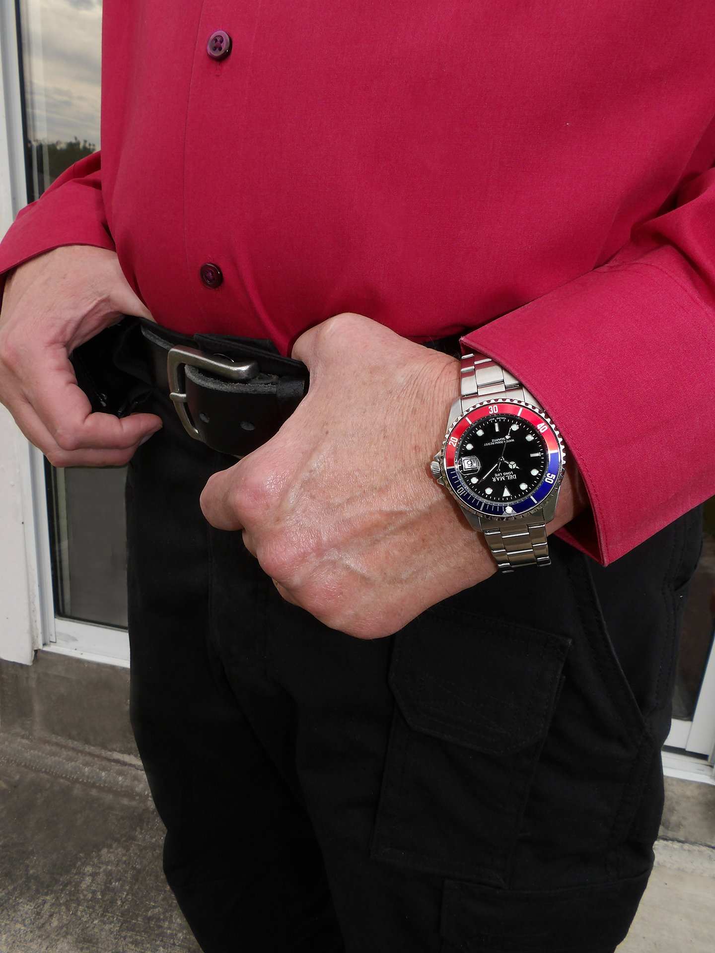 Worn casual or for a night out the Del Mar Coronado Black Dial Red Black Bezel Watch 50127